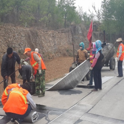 <b>防裂贴用于道路白改黑的作用机理</b>