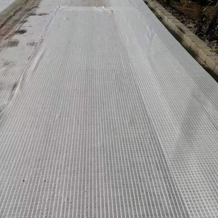 经编复合增强防裂布施工